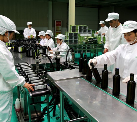 祥宇特級(jí)初榨橄欖油作為國(guó)產(chǎn)優(yōu)質(zhì)橄欖油，始終以質(zhì)量求生存、以品牌謀發(fā)展、以質(zhì)量創(chuàng)業(yè)績(jī)、以品質(zhì)追卓越。在近20年的辛苦耕耘，在品質(zhì)方面的不斷改進(jìn)..